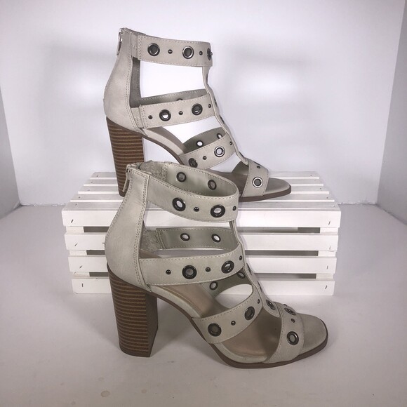 Medium Shoes - Simply Vera By Vera Wang Heels Size 6M Off White